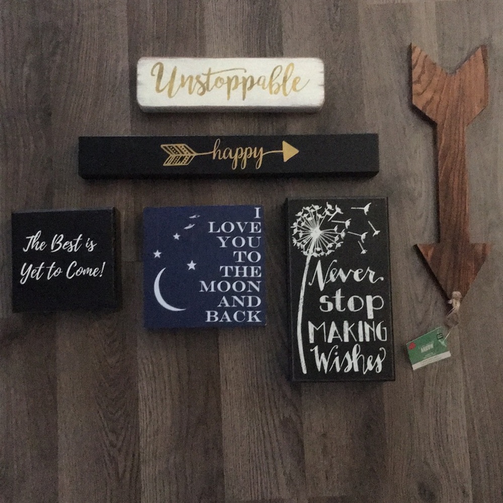 Set of six decorative items